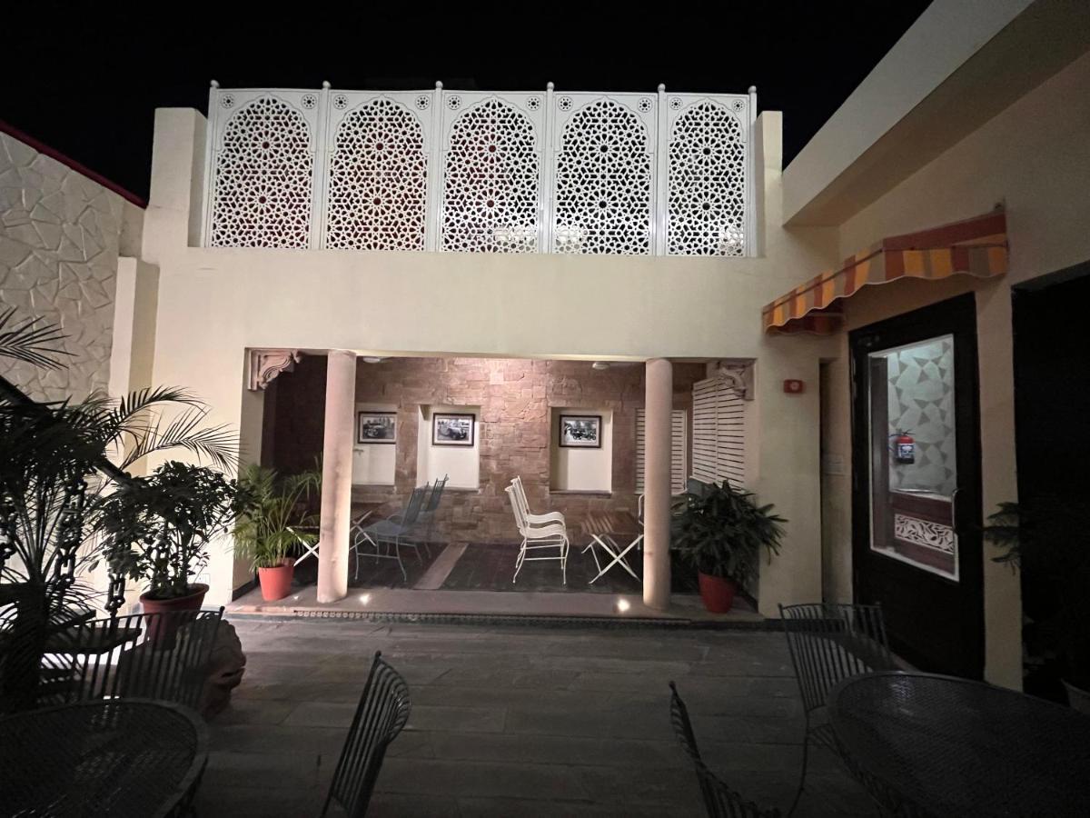 Ratnawali – A Vegetarian Heritage Hotel Jaipur Eksteriør billede