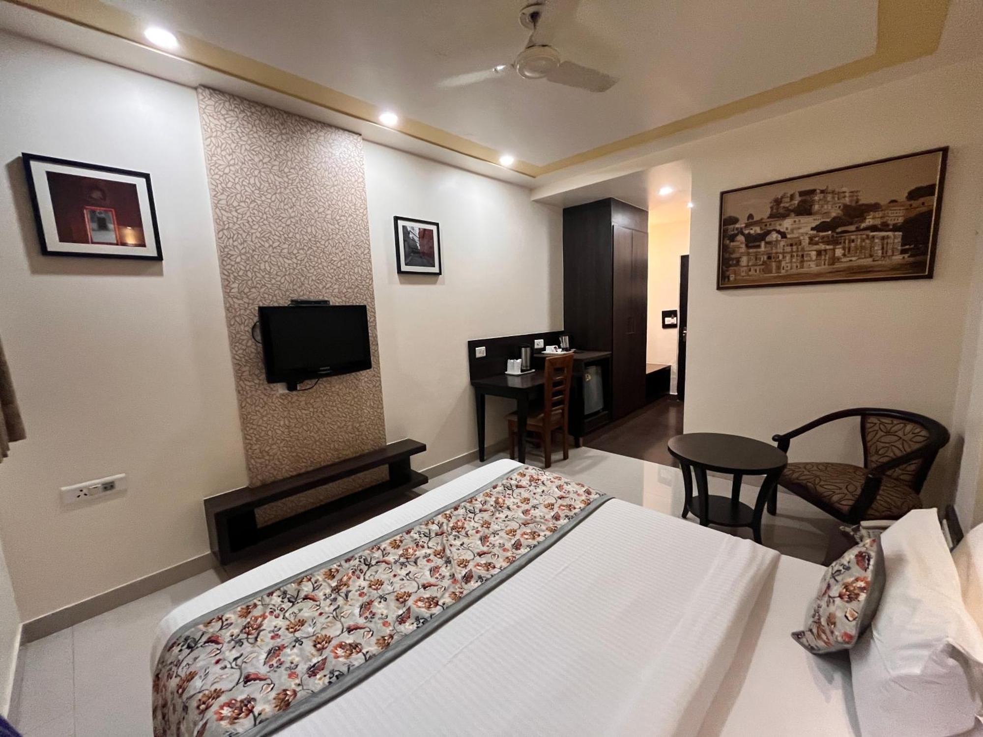 Ratnawali – A Vegetarian Heritage Hotel Jaipur Eksteriør billede